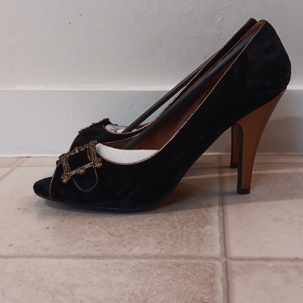 NIB Chinese Laundry black velvet gold heels 8 vintage-style buckle Jolin